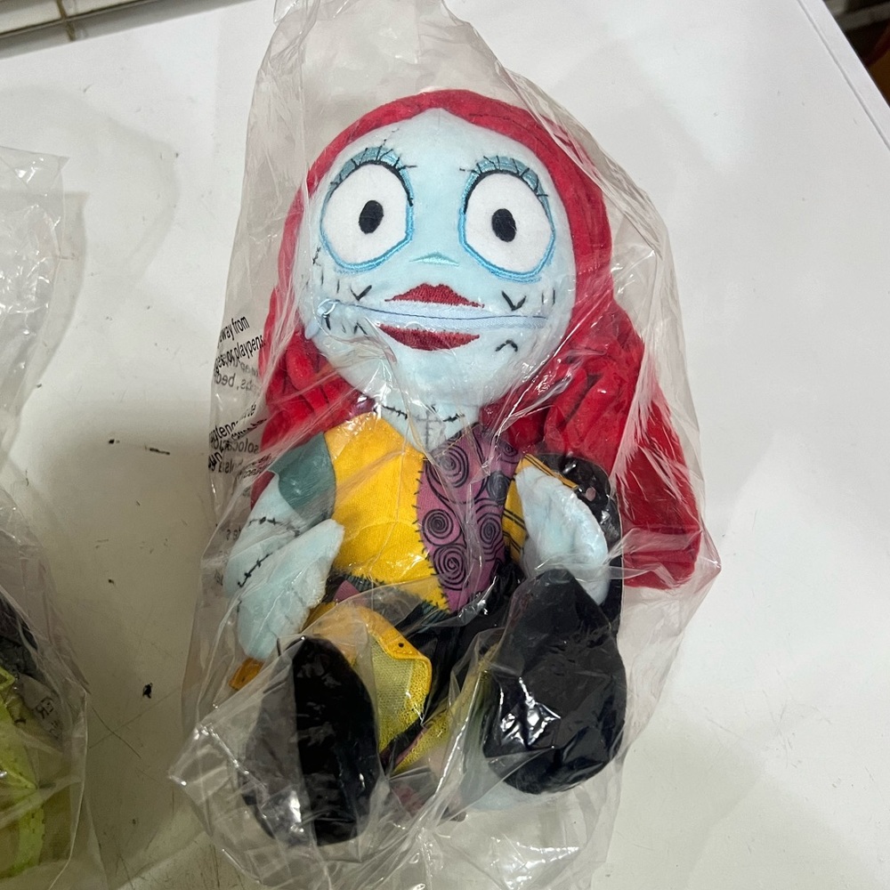 Disney zippermouth 10 inches Sally plush